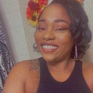 Meet your Posher, Dinah-lee